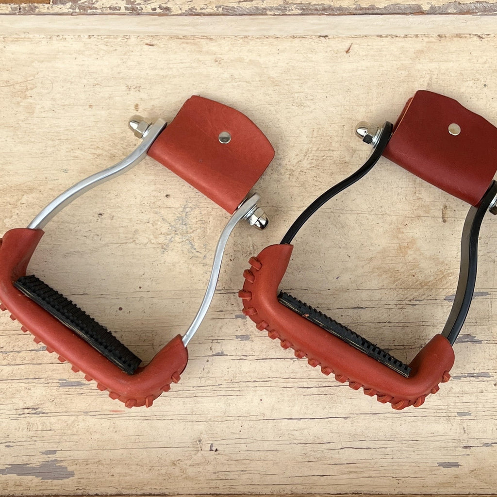 AJ Tack Aluminum Barrel Racing Stirrups Tanned Leather Tread